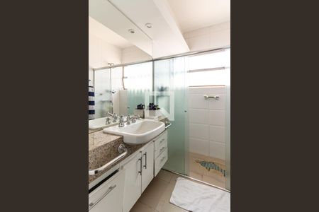 Apartamento à venda com 234m², 3 quartos e 2 vagas Apartamento à venda com 234m², 3 quartos e 2 vagasSuíte 2 - Banheiro