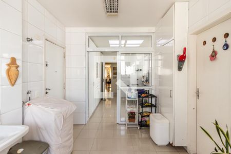 Apartamento à venda com 234m², 3 quartos e 2 vagas Apartamento à venda com 234m², 3 quartos e 2 vagasÁrea de Serviço