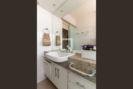 Apartamento à venda com 234m², 3 quartos e 2 vagas Apartamento à venda com 234m², 3 quartos e 2 vagasSuíte 2 - Banheiro