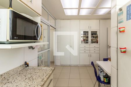 Apartamento à venda com 234m², 3 quartos e 2 vagas Apartamento à venda com 234m², 3 quartos e 2 vagasCozinha