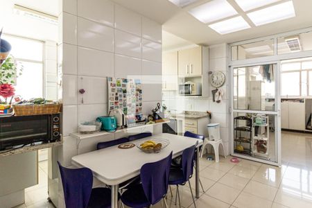 Apartamento à venda com 234m², 3 quartos e 2 vagas Apartamento à venda com 234m², 3 quartos e 2 vagasCozinha
