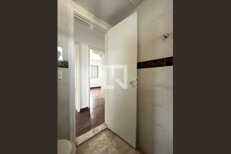 Apartamento à venda com 187m², 3 quartos e 2 vagas Apartamento à venda com 187m², 3 quartos e 2 vagasBanheiro Corredor