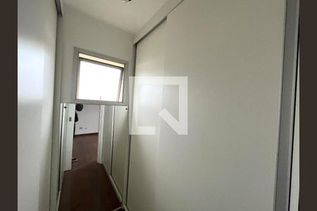 Apartamento à venda com 187m², 3 quartos e 2 vagas Apartamento à venda com 187m², 3 quartos e 2 vagasCloset da suíte