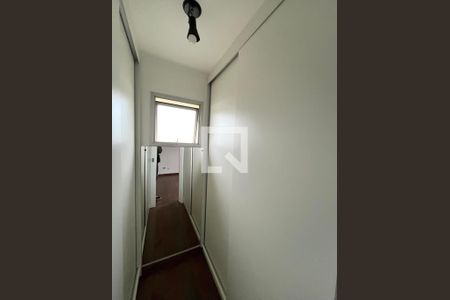 Apartamento à venda com 187m², 3 quartos e 2 vagas Apartamento à venda com 187m², 3 quartos e 2 vagasCloset da suíte