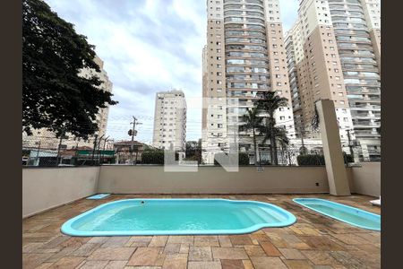 Apartamento à venda com 187m², 3 quartos e 2 vagas Apartamento à venda com 187m², 3 quartos e 2 vagasÁrea comum - Piscina