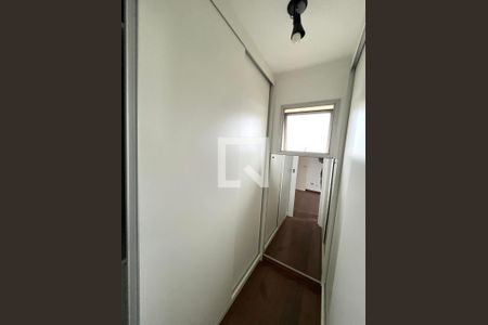 Apartamento à venda com 187m², 3 quartos e 2 vagas Apartamento à venda com 187m², 3 quartos e 2 vagasCloset da suíte