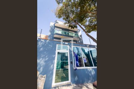 Casa de condomínio para alugar com 60m², 2 quartos e sem vaga Casa de condomínio para alugar com 60m², 2 quartos e sem vagaFachada