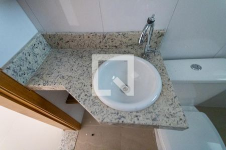 Casa de condomínio para alugar com 60m², 2 quartos e sem vaga Casa de condomínio para alugar com 60m², 2 quartos e sem vagaBanheiro