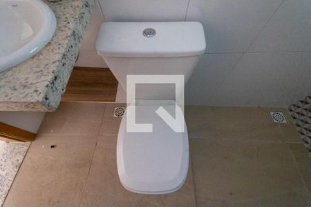 Banheiro de casa de condomínio para alugar com 2 quartos, 60m² em Vila California, São Paulo