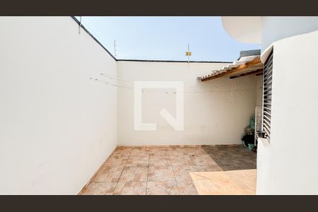 Casa à venda com 279m², 3 quartos e 4 vagas Casa à venda com 279m², 3 quartos e 4 vagasÁrea de Serviço - Quintal