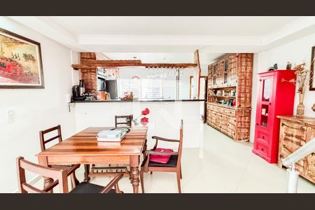 Casa à venda com 279m², 3 quartos e 4 vagas Casa à venda com 279m², 3 quartos e 4 vagasSala de Jantar