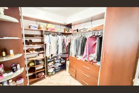 Casa à venda com 279m², 3 quartos e 4 vagas Casa à venda com 279m², 3 quartos e 4 vagasSuíte 3