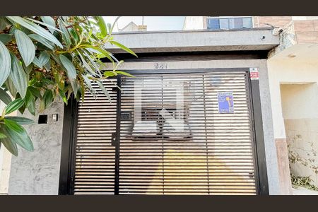 Casa à venda com 279m², 3 quartos e 4 vagas Casa à venda com 279m², 3 quartos e 4 vagasFachada