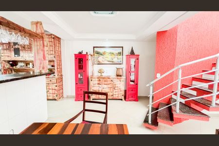 Casa à venda com 279m², 3 quartos e 4 vagas Casa à venda com 279m², 3 quartos e 4 vagasSala de Jantar