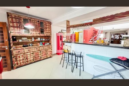 Casa à venda com 279m², 3 quartos e 4 vagas Casa à venda com 279m², 3 quartos e 4 vagasCozinha