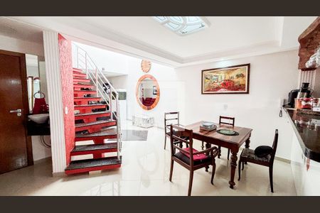 Casa à venda com 279m², 3 quartos e 4 vagas Casa à venda com 279m², 3 quartos e 4 vagasSala de Jantar
