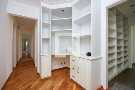 Apartamento à venda com 250m², 4 quartos e 6 vagasCorredor