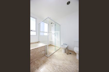 Apartamento à venda com 250m², 4 quartos e 6 vagasSuíte 1 - Banheiro