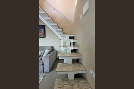 Apartamento para alugar com 80m², 2 quartos e 1 vagaEscada