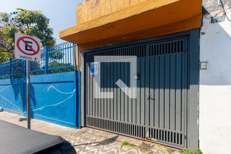 Casa à venda com 300m², 3 quartos e 3 vagas Casa à venda com 300m², 3 quartos e 3 vagasFachada