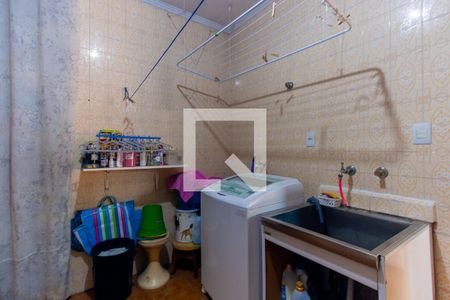 Casa à venda com 300m², 3 quartos e 3 vagas Casa à venda com 300m², 3 quartos e 3 vagasLavanderia