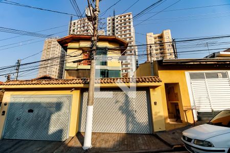 Casa para alugar com 250m², 5 quartos e 5 vagas Casa para alugar com 250m², 5 quartos e 5 vagasFachada