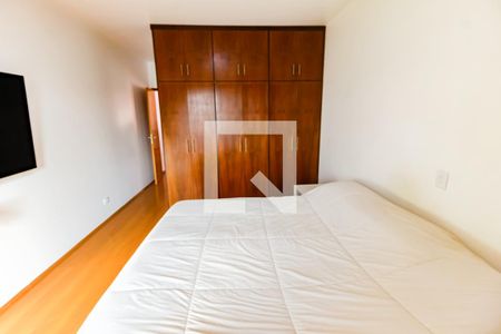 Casa para alugar com 250m², 5 quartos e 5 vagas Casa para alugar com 250m², 5 quartos e 5 vagasSuíte 1 - armários