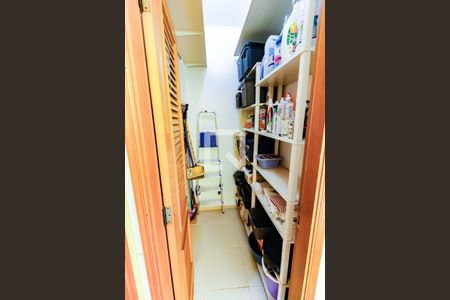 Casa para alugar com 250m², 5 quartos e 5 vagas Casa para alugar com 250m², 5 quartos e 5 vagasDespensa