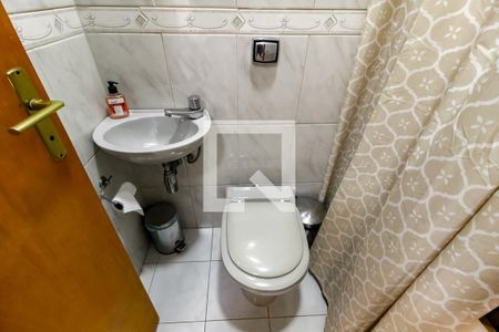 Casa para alugar com 250m², 5 quartos e 5 vagas Casa para alugar com 250m², 5 quartos e 5 vagasBanheiro de serviço