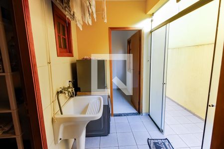 Casa para alugar com 250m², 5 quartos e 5 vagas Casa para alugar com 250m², 5 quartos e 5 vagasÁrea de Serviço