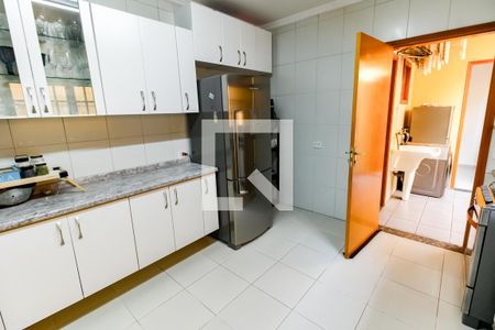 Casa para alugar com 250m², 5 quartos e 5 vagas Casa para alugar com 250m², 5 quartos e 5 vagasCozinha - Armários
