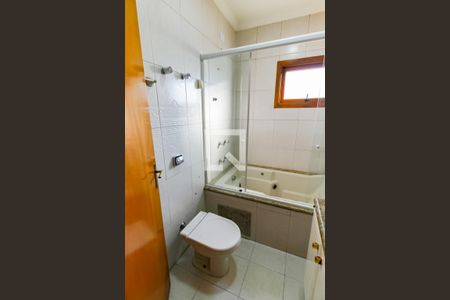 Casa para alugar com 250m², 5 quartos e 5 vagas Casa para alugar com 250m², 5 quartos e 5 vagasBanheiro da Suíte 1