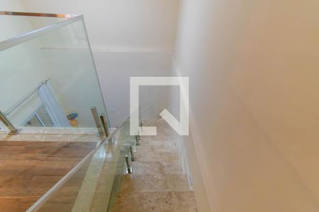 Casa à venda com 150m², 3 quartos e 1 vaga Casa à venda com 150m², 3 quartos e 1 vagaEscada