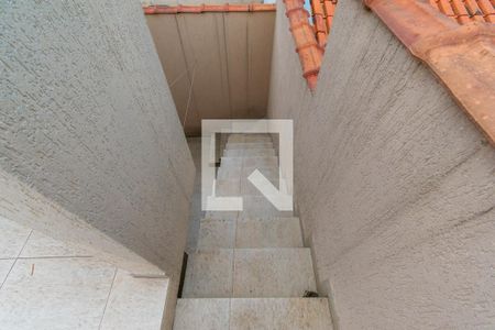 Casa à venda com 150m², 3 quartos e 1 vaga Casa à venda com 150m², 3 quartos e 1 vagaEscada