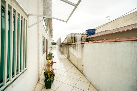 Casa de condomínio à venda com 125m², 3 quartos e 2 vagasCorredor externo