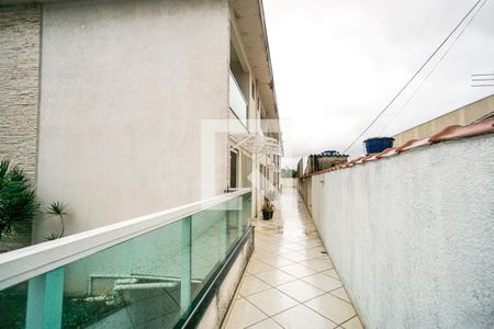 Casa de condomínio à venda com 125m², 3 quartos e 2 vagasCorredor externo