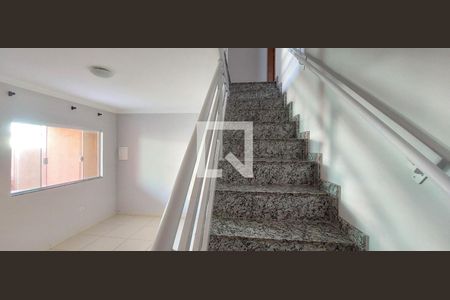 Escada de casa para alugar com 3 quartos, 112m² em Parque São Vicente, Santo André