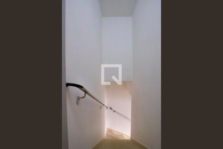 Casa para alugar com 100m², 2 quartos e 1 vagaEscada