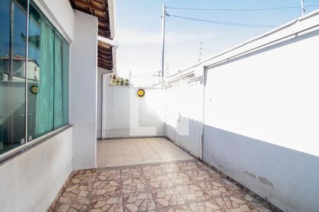 Casa à venda com 90m², 2 quartos e 1 vaga Casa à venda com 90m², 2 quartos e 1 vagaÁrea externa