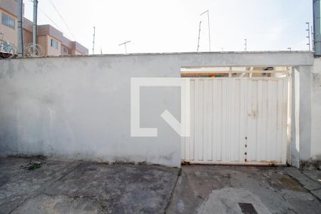 Casa à venda com 90m², 2 quartos e 1 vaga Casa à venda com 90m², 2 quartos e 1 vagaFachada