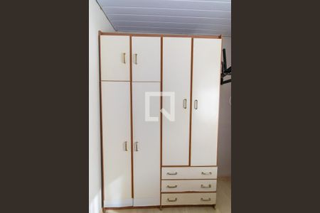 Quarto 1 - Armários de apartamento para alugar com 2 quartos, 40m² em Capão da Imbuia, Pinhais