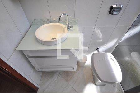 Casa à venda com 220m², 3 quartos e 4 vagasBanheiro da Suíte 2