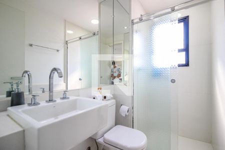 Banheiro de kitnet/studio para alugar com 1 quarto, 35m² em Sumarezinho, São Paulo