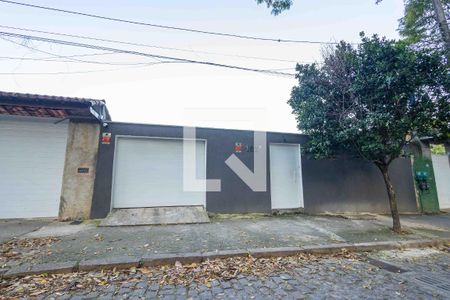 Casa à venda com 300m², 3 quartos e 5 vagasFachada