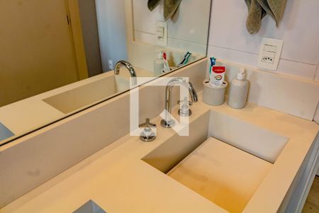 Banheiro de apartamento à venda com 2 quartos, 56m² em Jardim Prudência, São Paulo