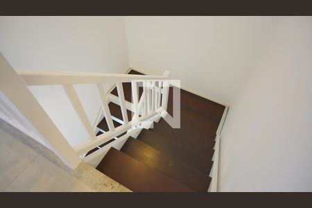 Escada  de casa de condomínio para alugar com 3 quartos, 120m² em Lagoa da Conceição, Florianópolis