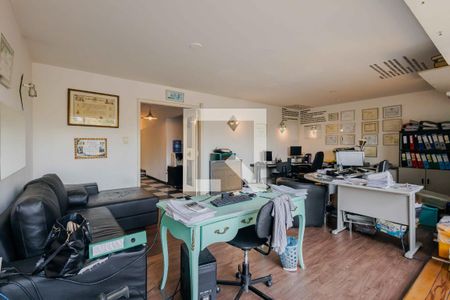 Casa à venda com 690m², 4 quartos e 5 vagasEscritório 1