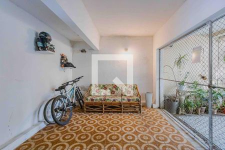 Casa à venda com 690m², 4 quartos e 5 vagasEntrada