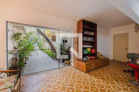 Casa à venda com 690m², 4 quartos e 5 vagasEntrada