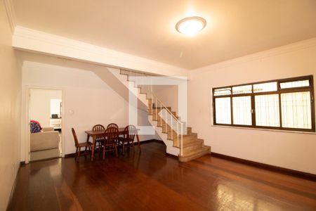 Casa à venda com 287m², 3 quartos e 2 vagasSala